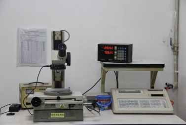A toolmaker's microscope with a digital readout